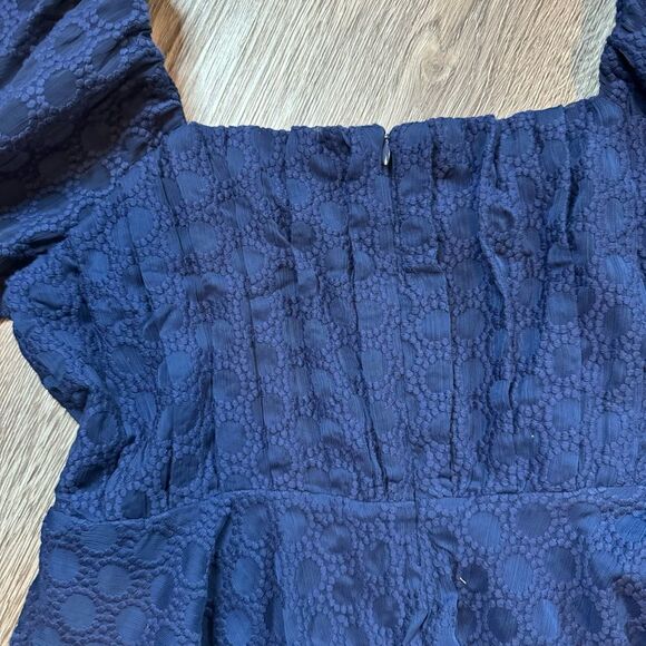 NWT- express cropped peasant top - navy size large - Picture 5 of 5